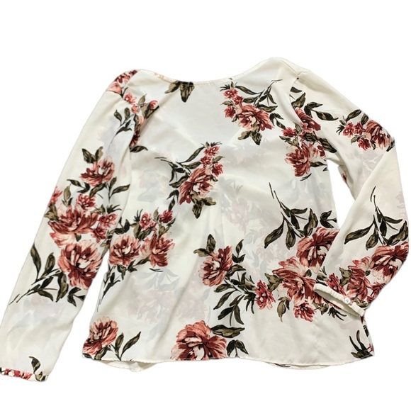 DYNAMITE Twist Front Floral Blouse With Long Sleeves Ivory Size Medium - Picture 5 of 8